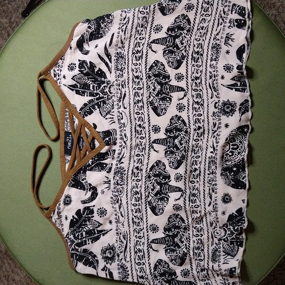 Flowy spaghetti strap! - Picture 4 of 7